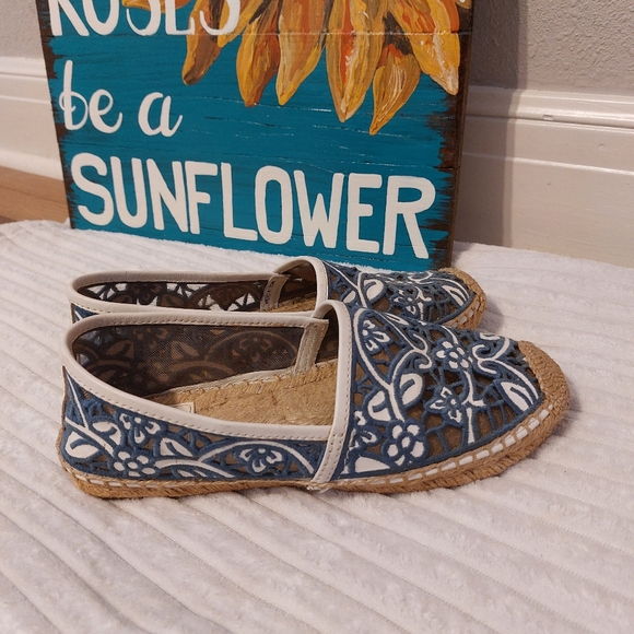 Lucia Lace Espadrilles - Picture 2 of 3